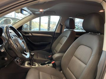 Audi Q3 design quattro *BI-XENON*PDC*NAVI*SHZ*MFL*LED