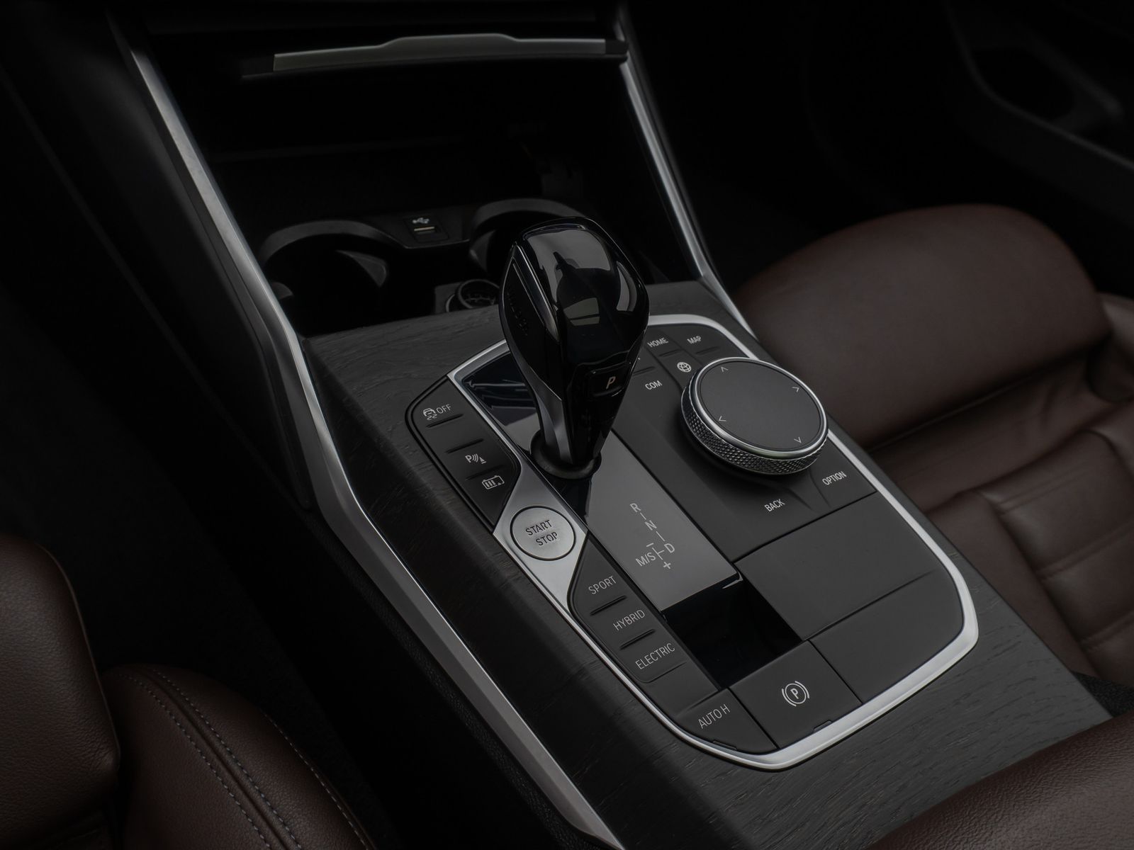 Fahrzeugabbildung BMW 330e Sport Line Panorama HUD DAB HiFi PDC Alarm