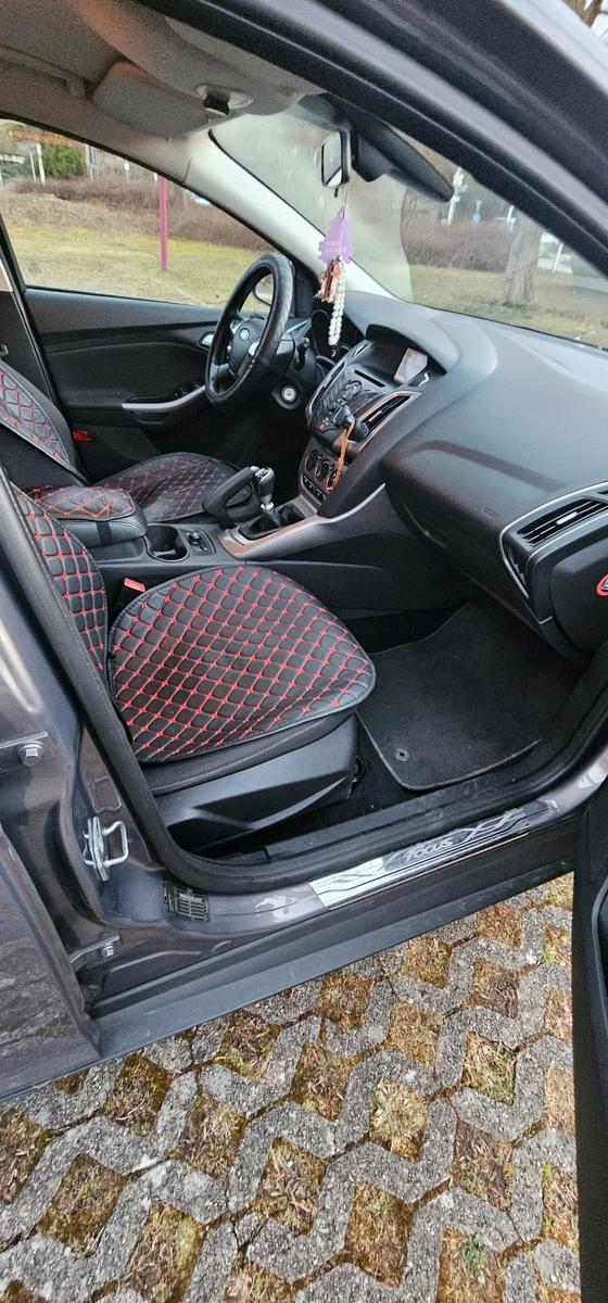 Ford Focus 2014 — photo 10