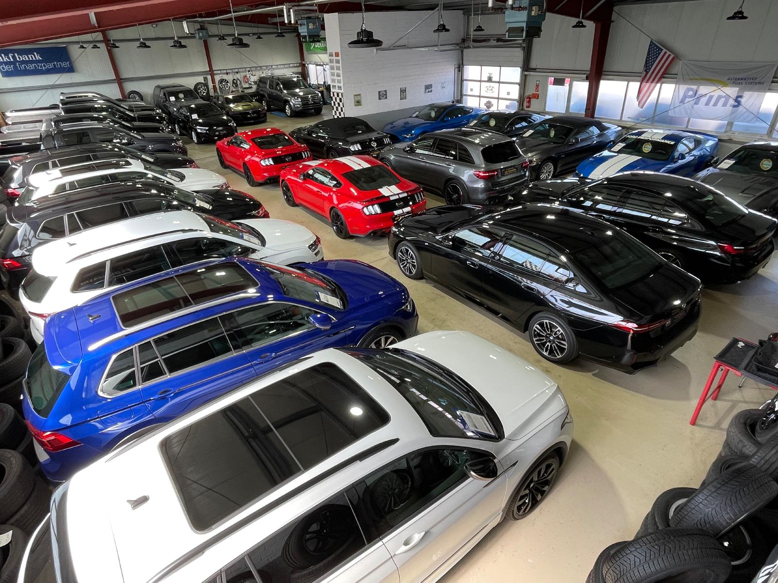 showroom-image-top