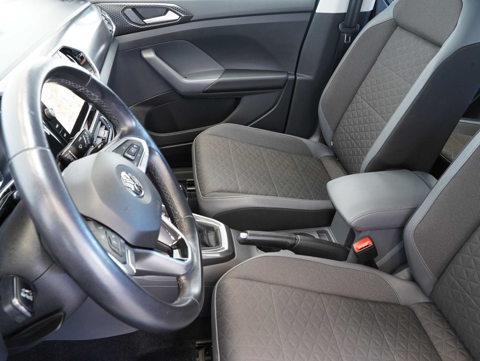 Fahrzeugabbildung Volkswagen T-Cross 1.5 TSI DSG Style R-LINE-EXTERIEUR