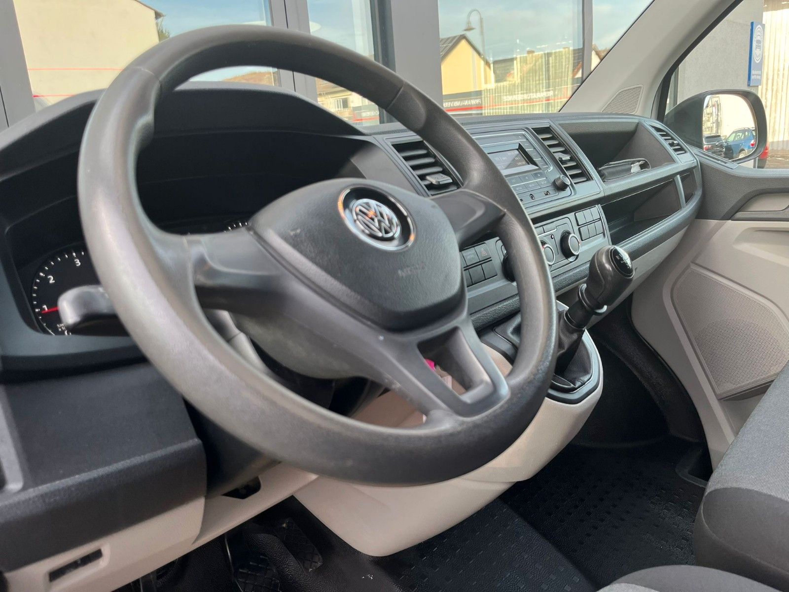 Fahrzeugabbildung Volkswagen T6 Transporter Kasten-Kombi EcoProfi 1.Hand