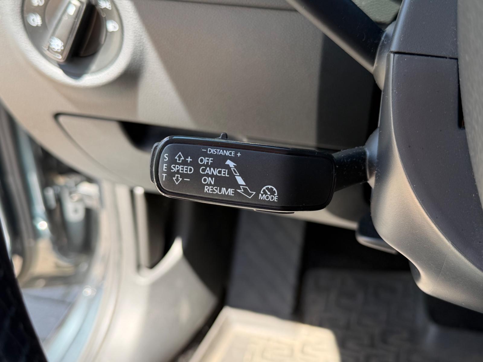 Skoda Octavia Combi 1.5  STNDHEIZ*PANO*AHK*LED*ACC*KAM