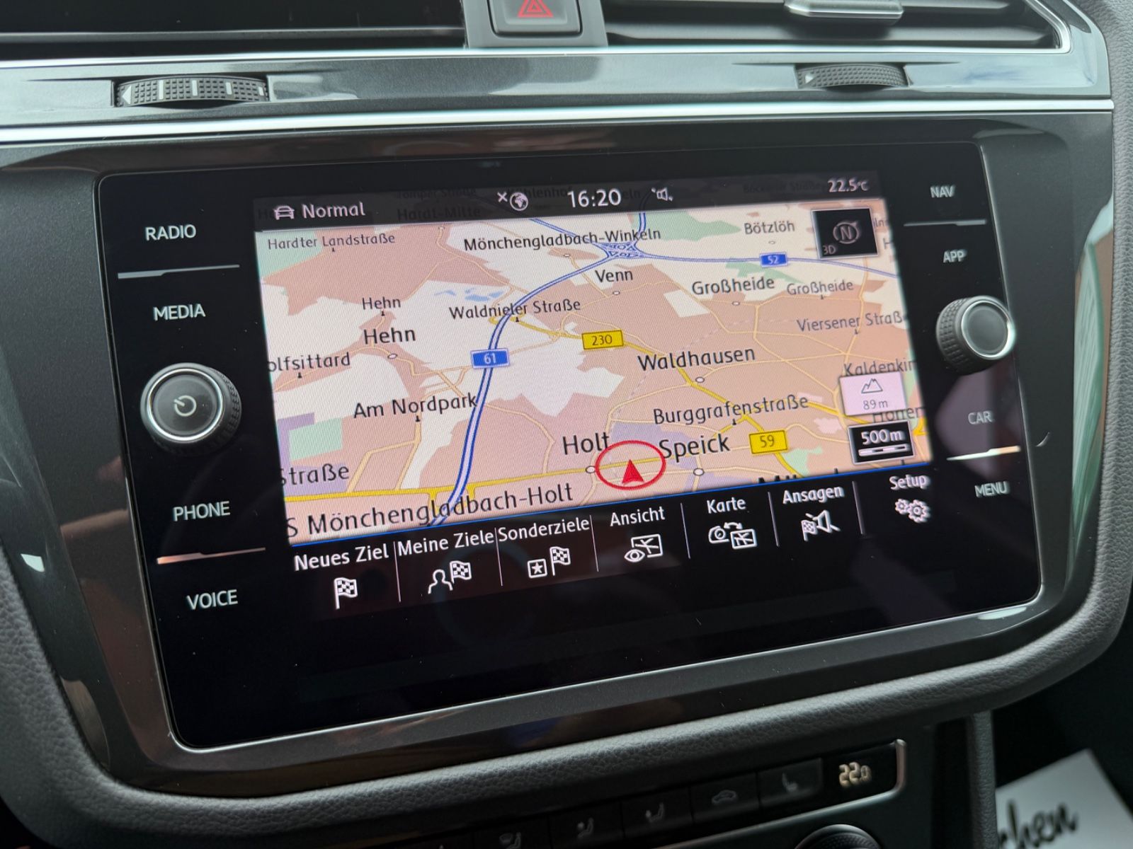 Fahrzeugabbildung Volkswagen Tiguan R-LINE 4Motion LED NAVI KAM. ACC SCHECKH.