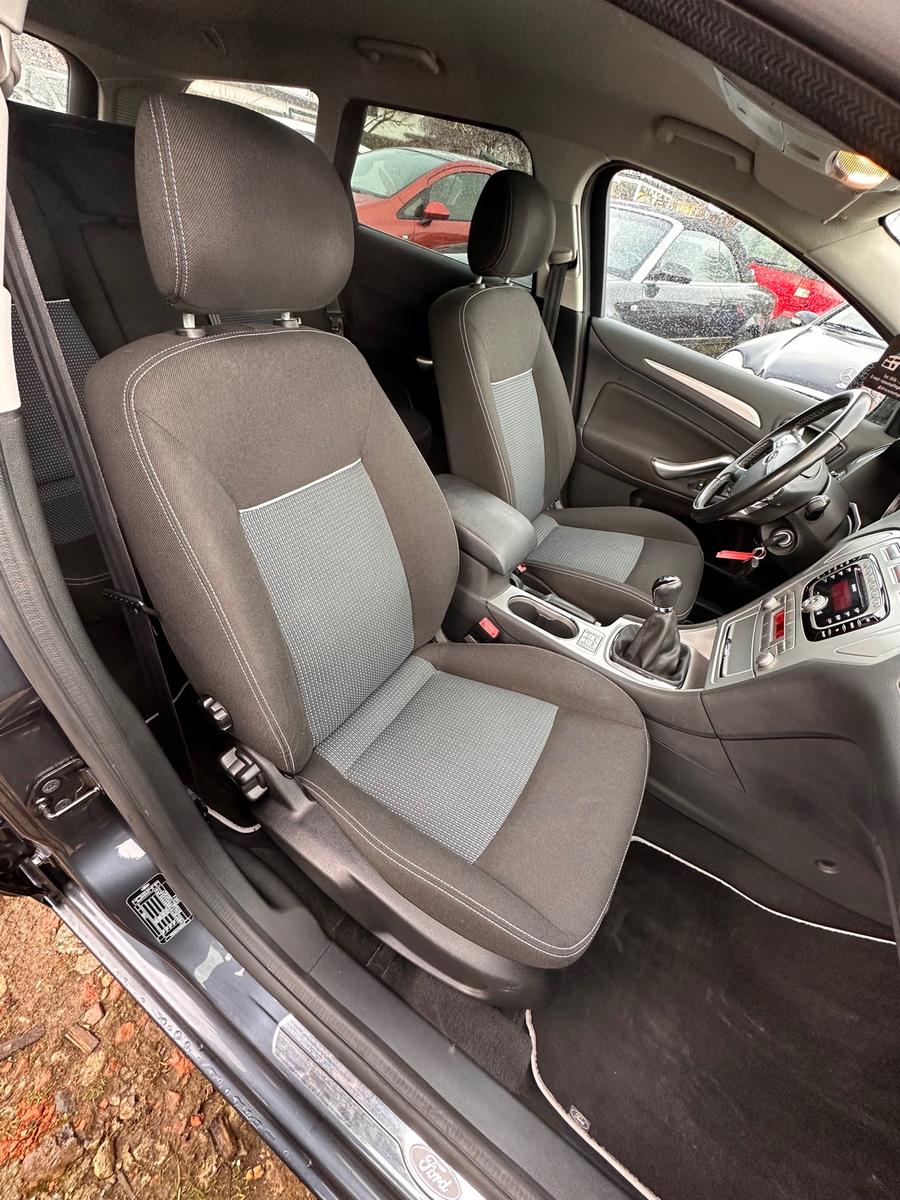 Ford Mondeo 2010 — photo 12