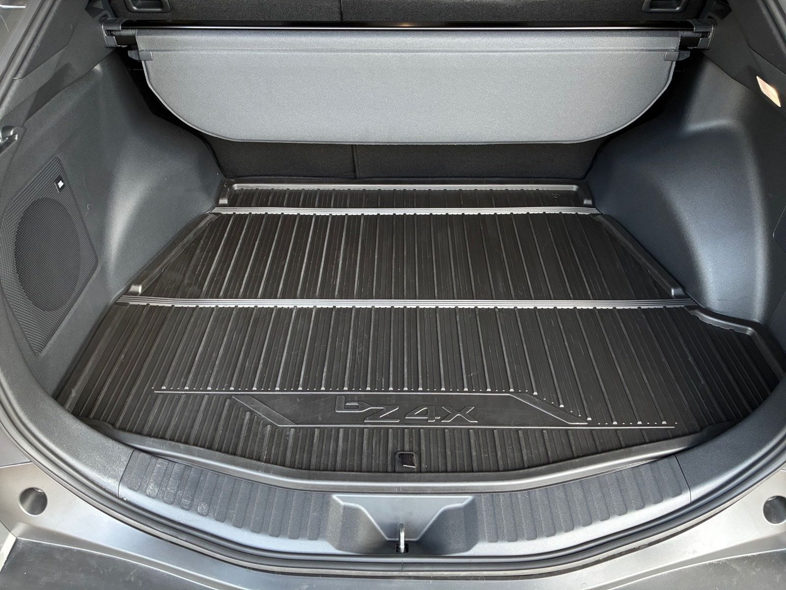 Fahrzeugabbildung Toyota bZ4X AWD Lounge 360,Kamera,LED,Navi,SHZ,ACC,PDC