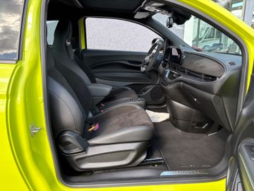 Fahrzeugabbildung Abarth 500 e Scorpionissima Navi Pano Temp JBL RFK  uvm