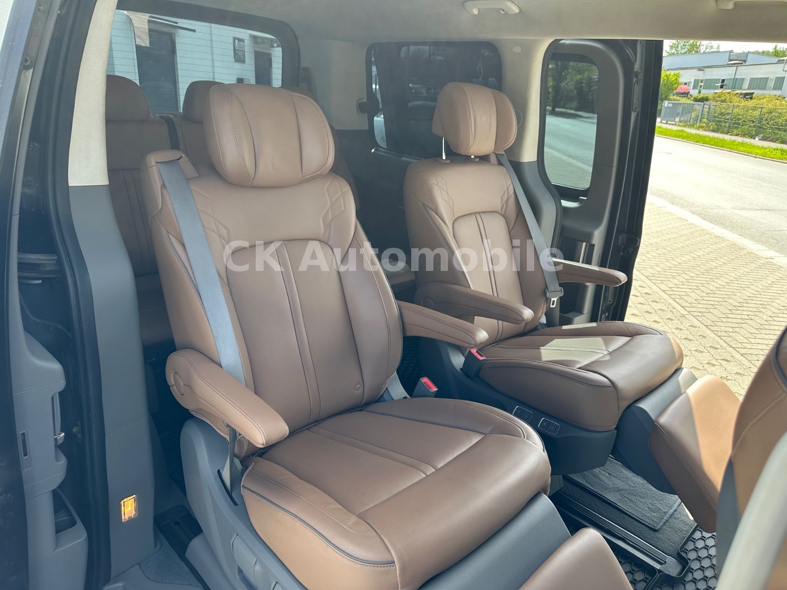Fahrzeugabbildung Hyundai Staria Premium Signature 4WD/7Sitze/Navi/ACC/AHK