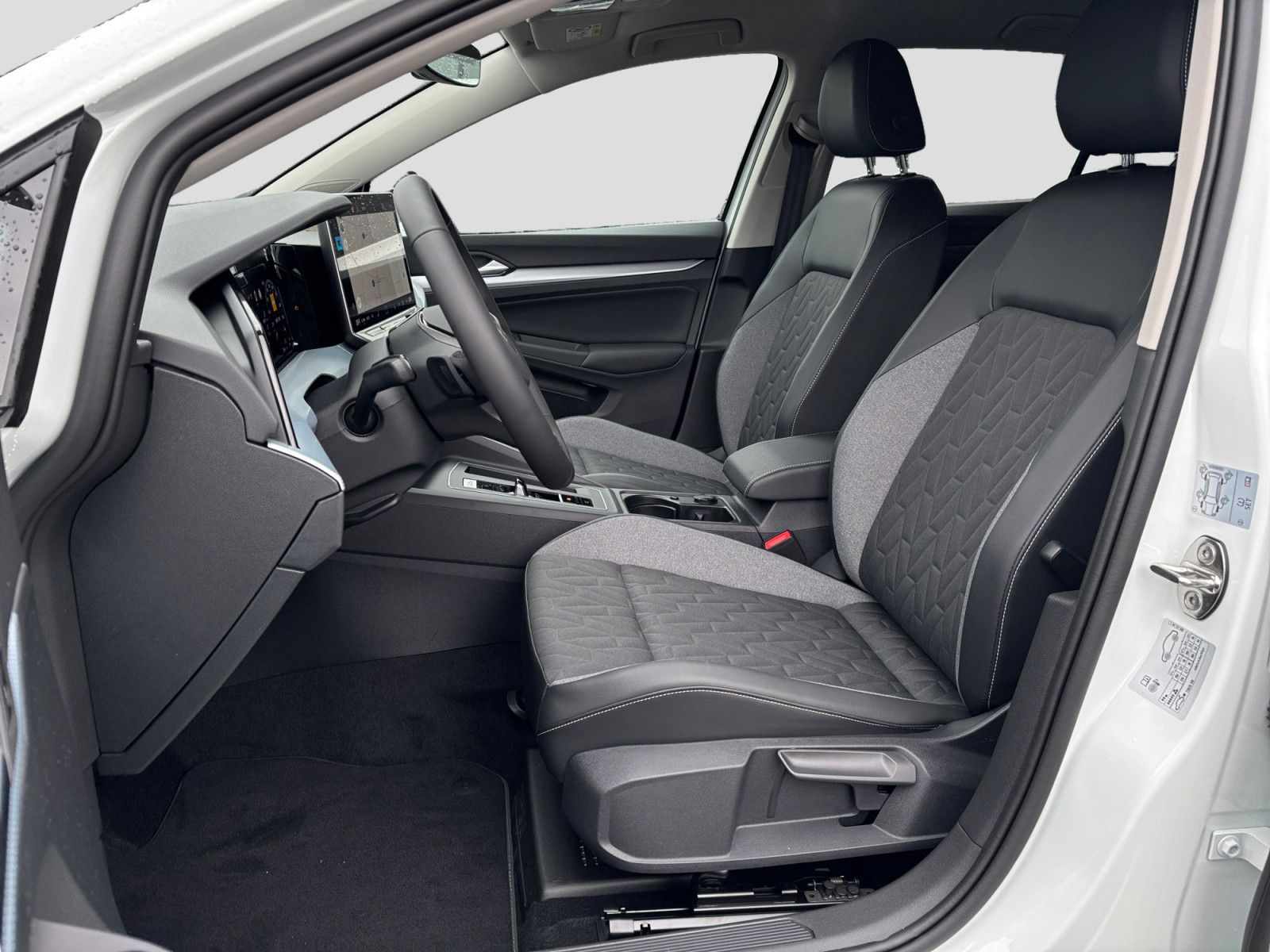Volkswagen Golf Life 1,5l eTSI OPF 85kW (116 PS) 7-Gang-DSG foto 10