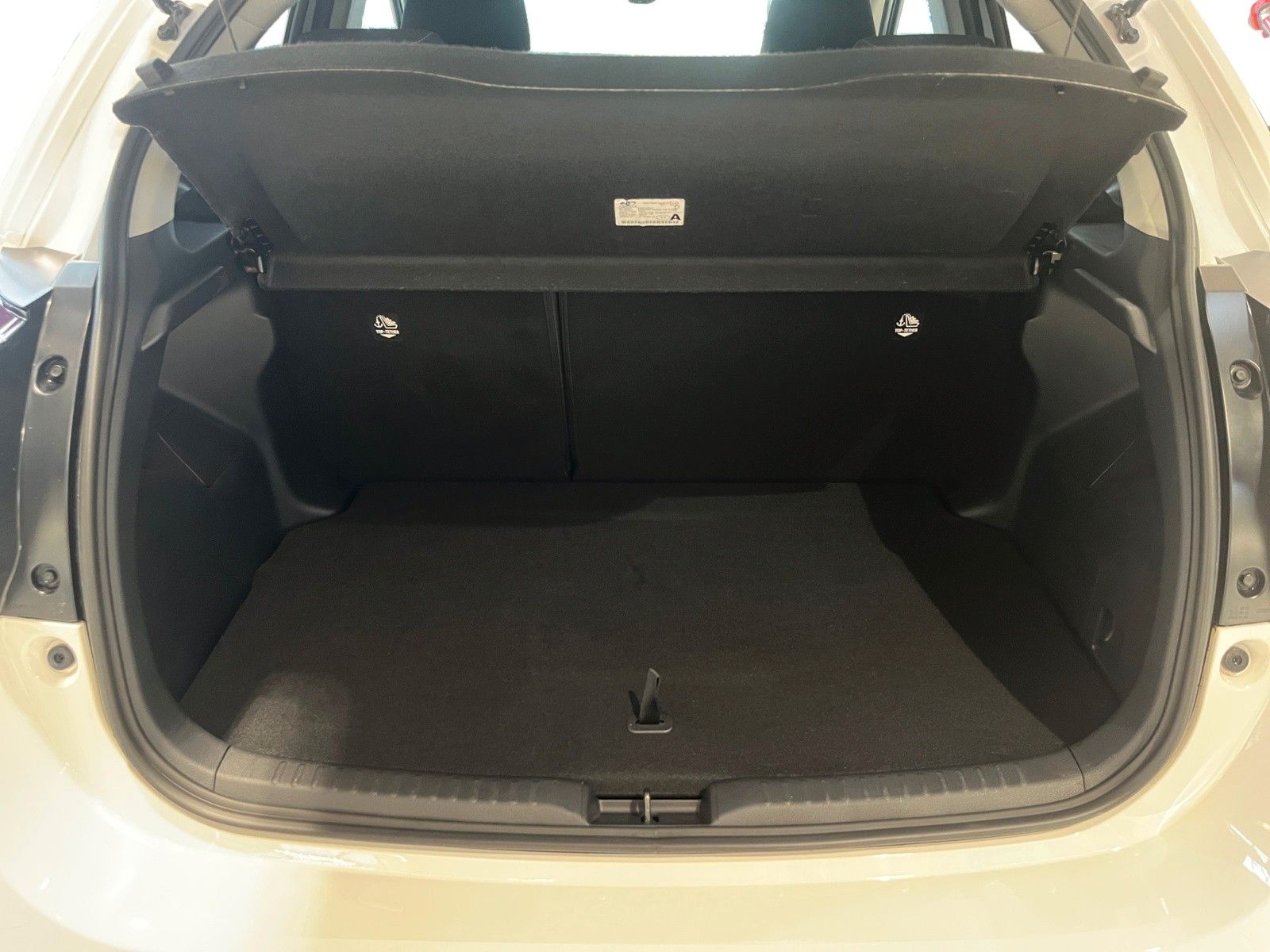 Fahrzeugabbildung Toyota Yaris Hybrid Teamplayer inkl. Rückfahrkamera