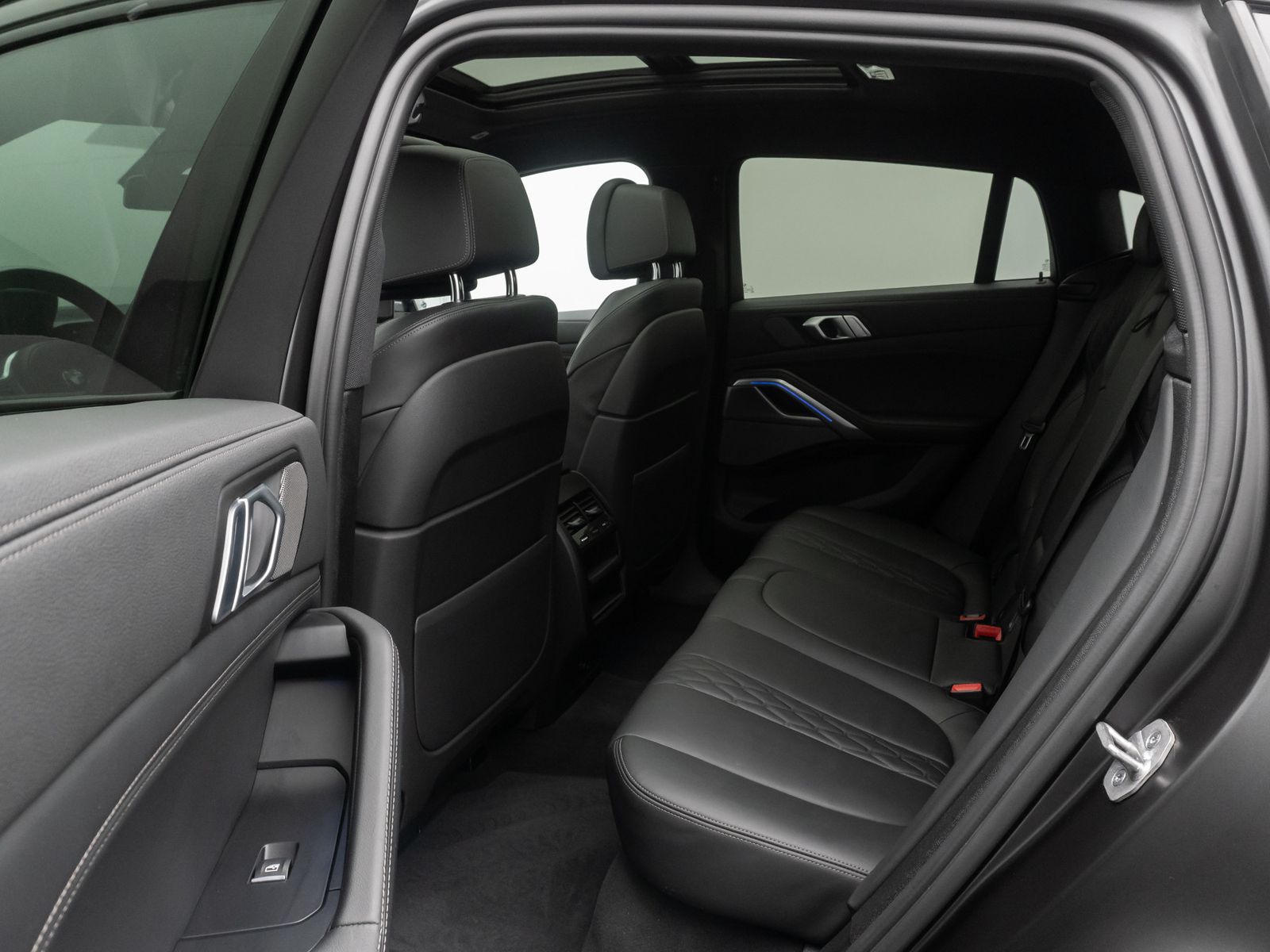 Fahrzeugabbildung BMW X6 xD40d M Sport Laser DAB Kamera HUD AHK 21Zoll