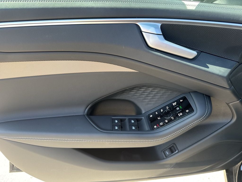 AUDI A6 2025