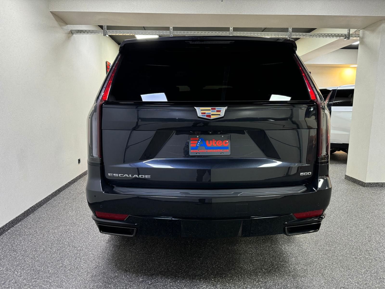 Fahrzeugabbildung Cadillac ESCALADE SPORT-PLATINUM 6.2 V8 -NIGHT VISiON 3 J