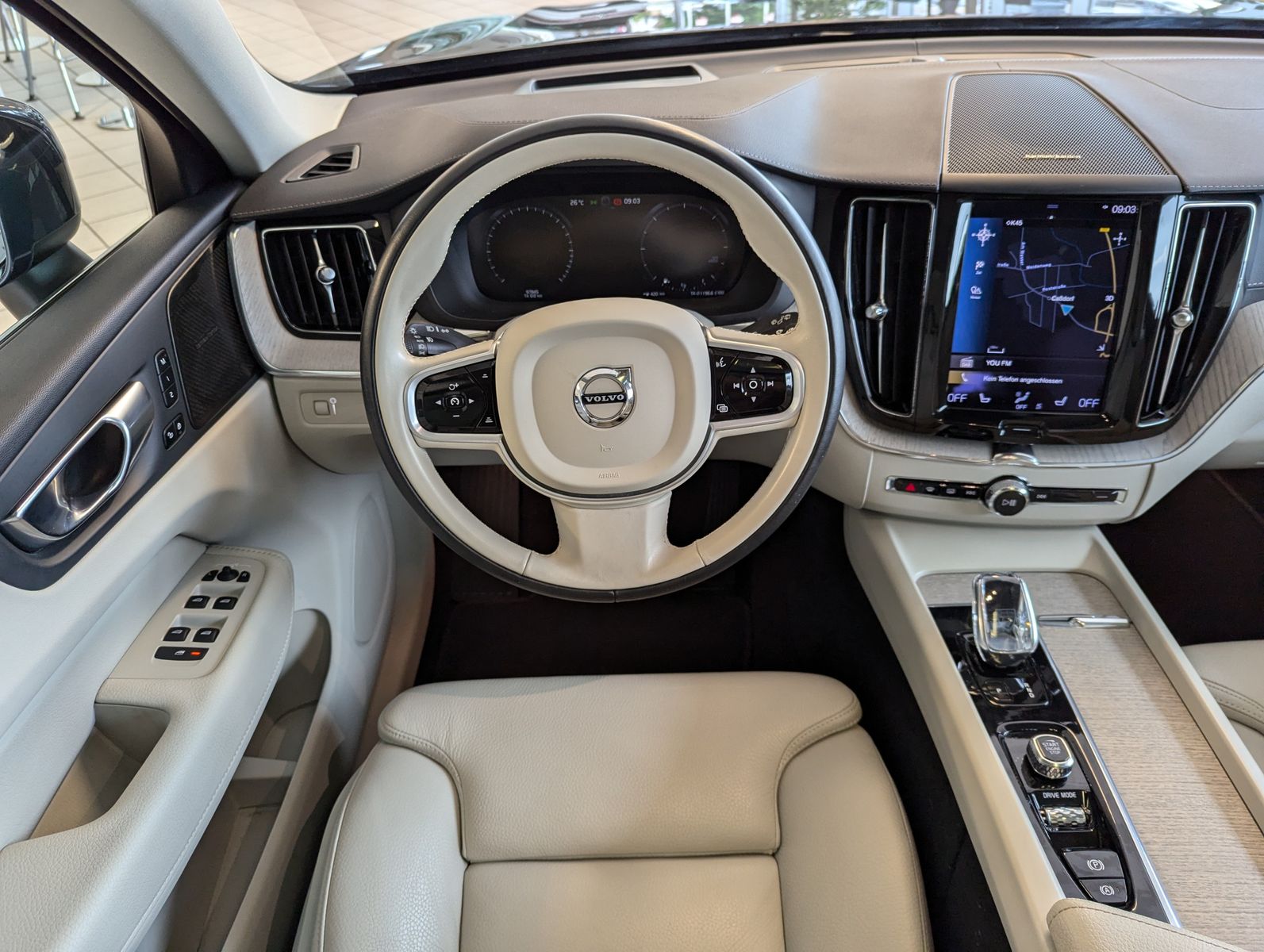 VOLVO XC60 Inscription HUD Harman H/K Pano Cam 360° - Image 19