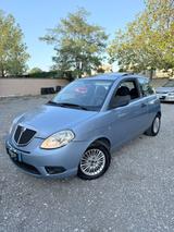 Lancia Ypsilon 1.2 Platino TETTO APRIBILE - Lancia Ypsilon Platino mit Benzin-Antrieb