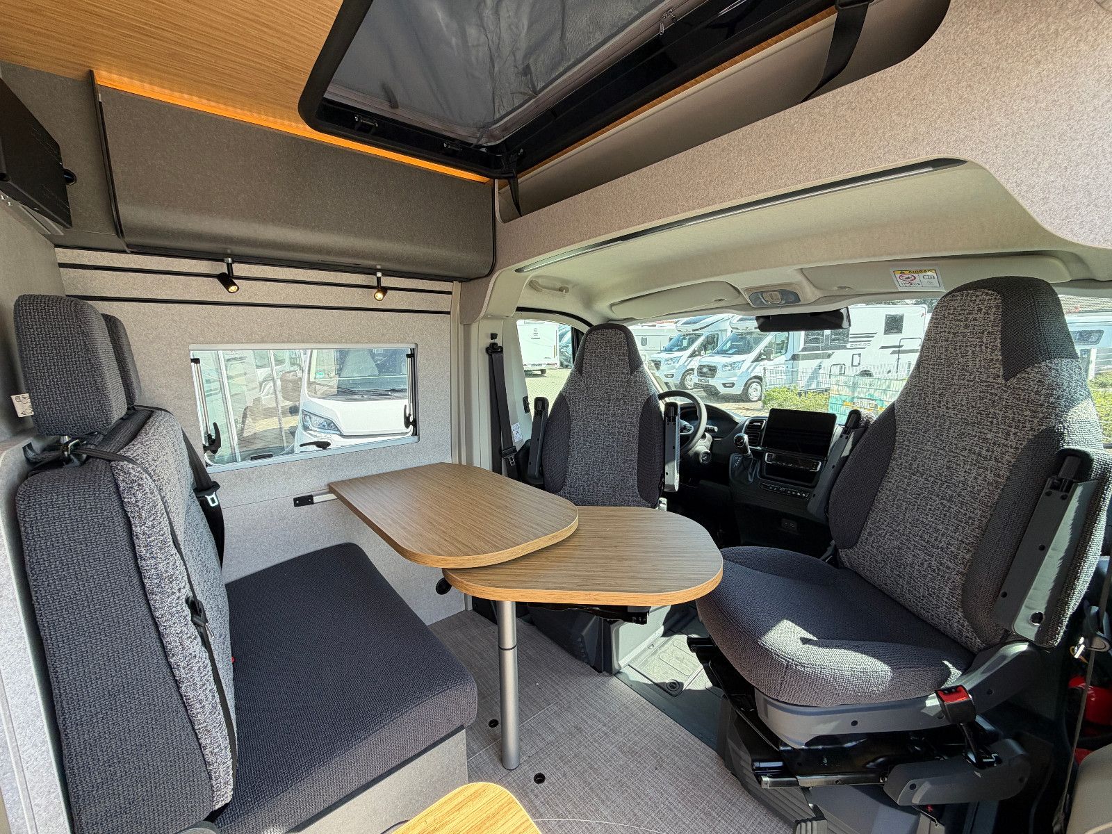 Fahrzeugabbildung HYMER / ERIBA / HYMERCAR Redwood 601 - Voll - 6.871€ sparen!