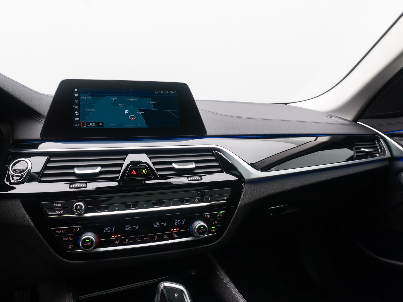 Fahrzeugabbildung BMW 530d xD LuxuryLine Panoram 360&deg;HUD HiFi DisplKey