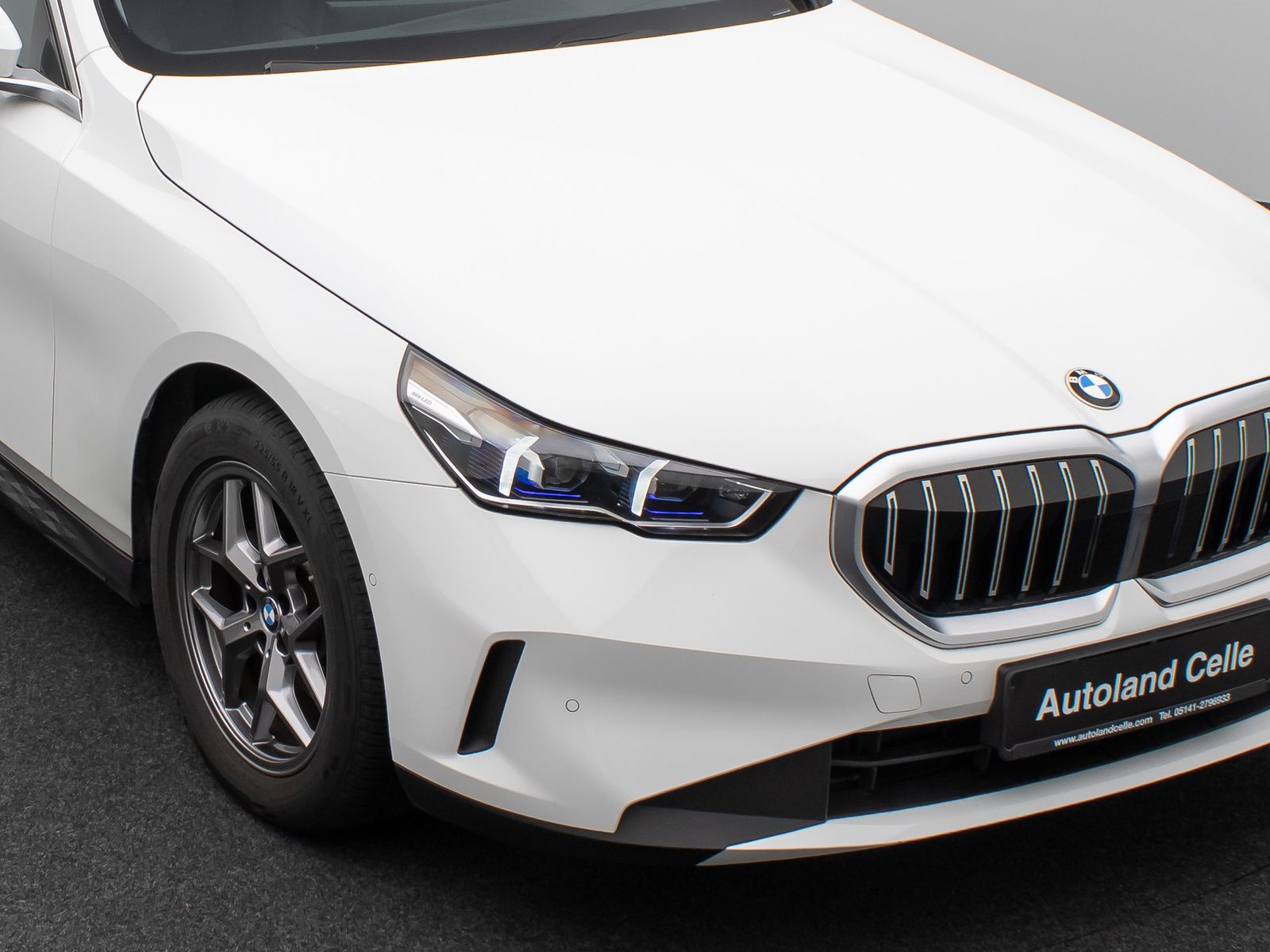 Fahrzeugabbildung BMW 520d Kamera DAB DrivingAssist Alarm LED Sport