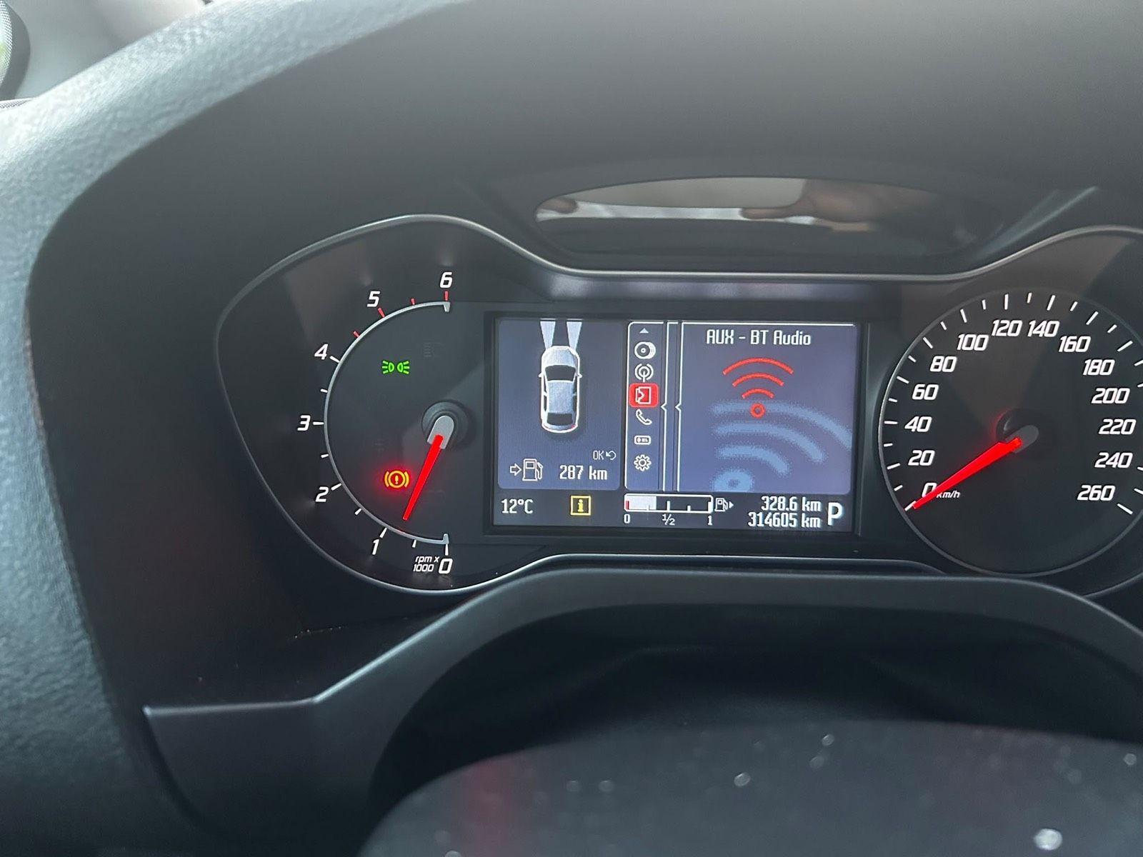 Ford S-MAX 2011 — photo 10