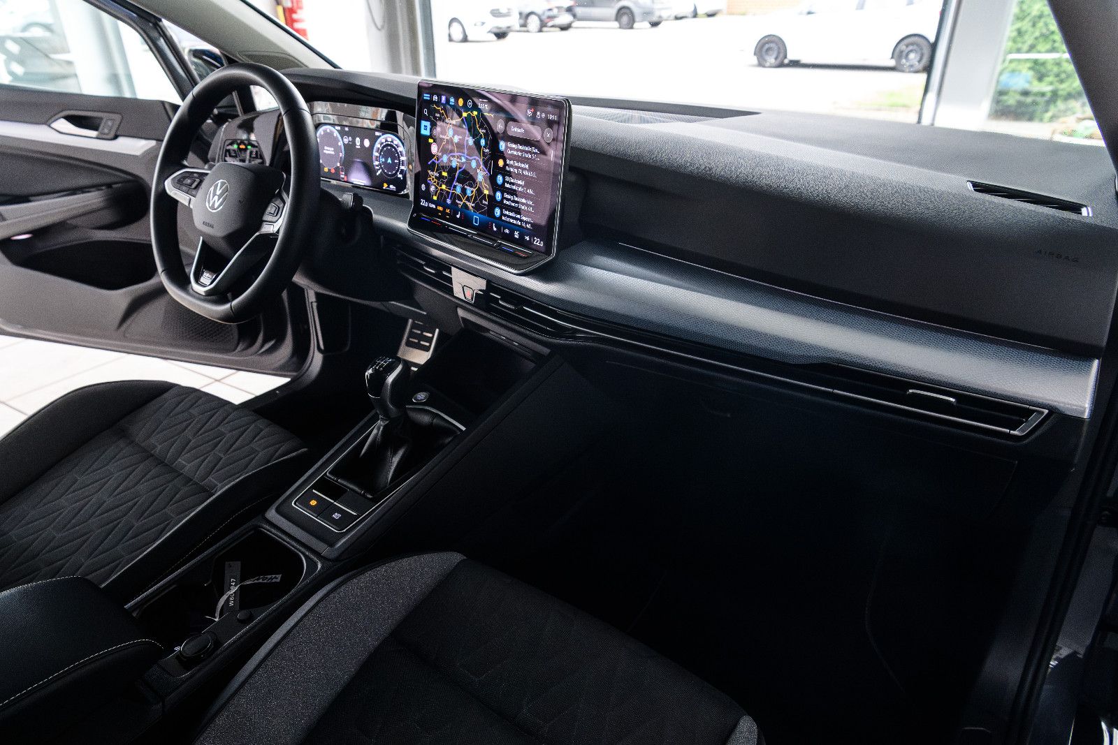 Fahrzeugabbildung Volkswagen Golf VIII Var. 1.5 TSI 110 kW+LED+AHK+GJR+TOTWIN