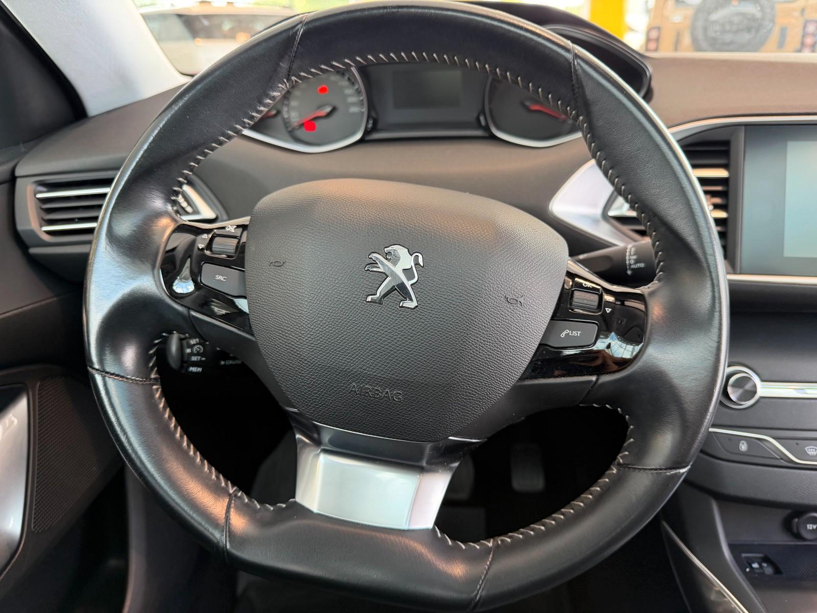 Peugeot 308 Style 1.2 Kamera Panorama Sitzheizung