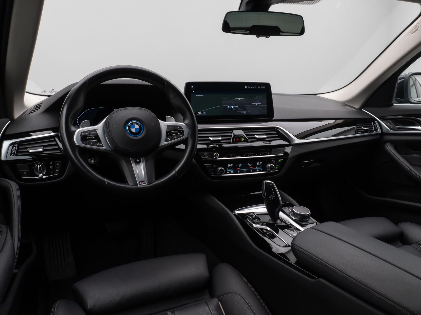 Fahrzeugabbildung BMW 530e xD Kamera Komfort DisplKey Alarm