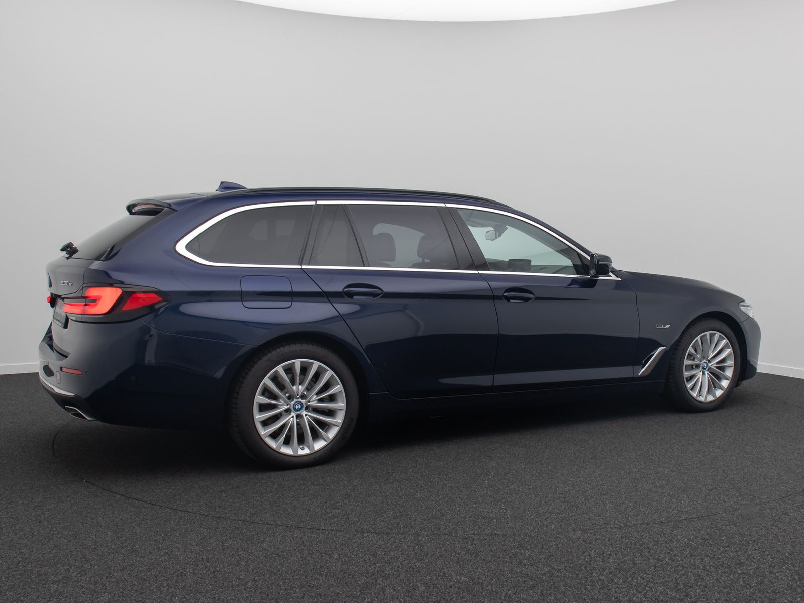 Fahrzeugabbildung BMW 530e xD  Luxury Line ACC Laser DAB Kamera Memory