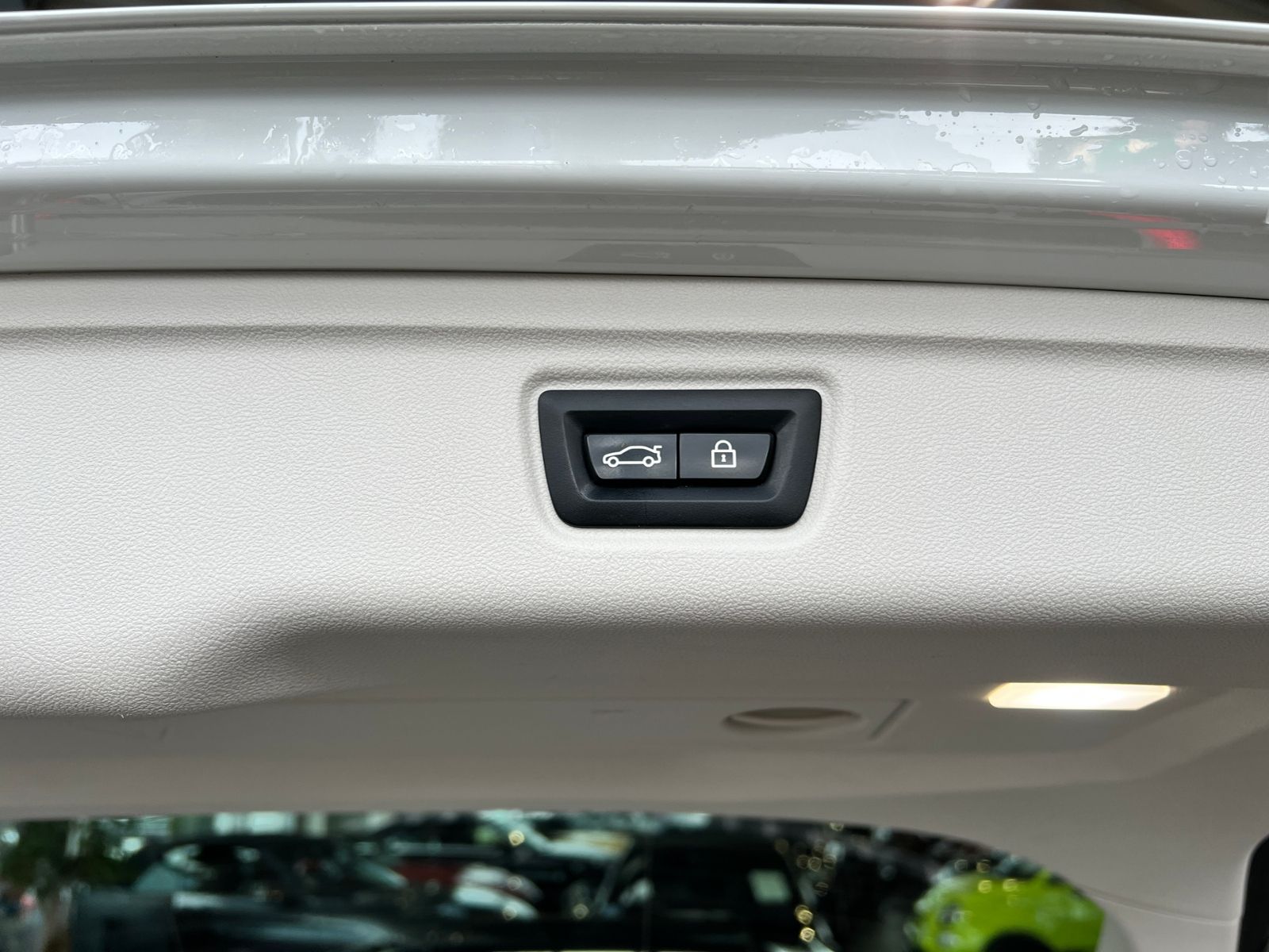 Fahrzeugabbildung BMW 320i Touring Sport Line PANO ACC LASER RFK