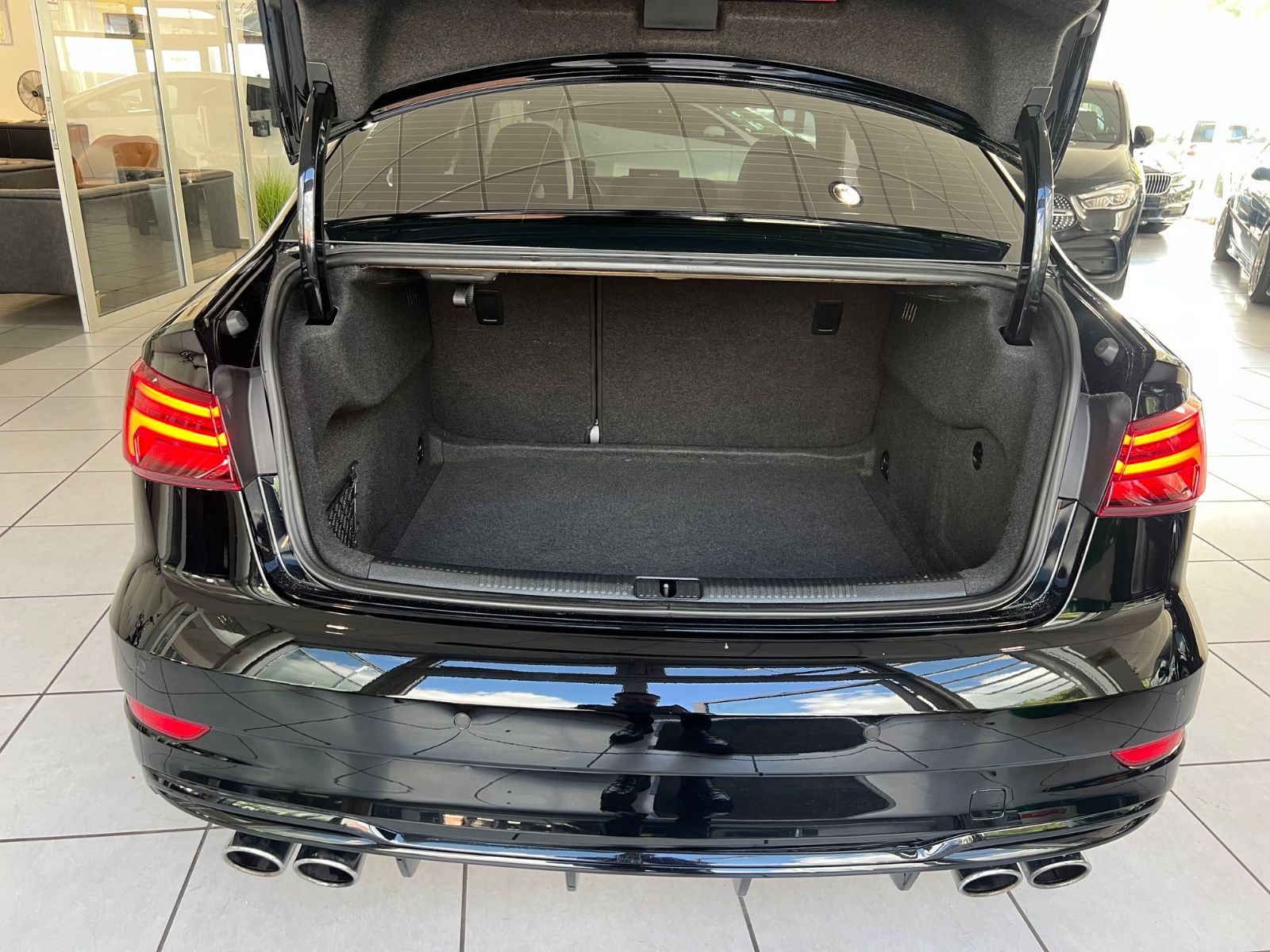 Fahrzeugabbildung Audi S3 Lim. 2.0 TFSI quattro * ALL BLACK *