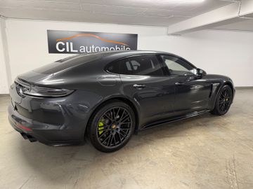Porsche Panamera - 4