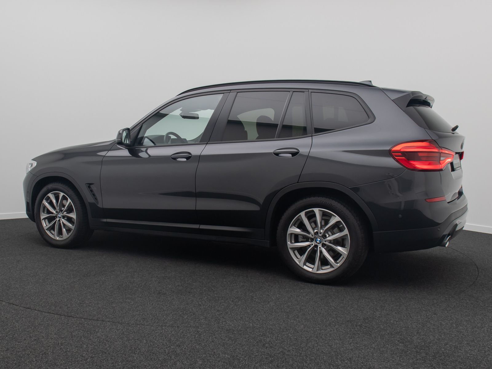 Fahrzeugabbildung BMW X3 xD20d Kamera HUD HiFi AHK Komfort Sport 19"