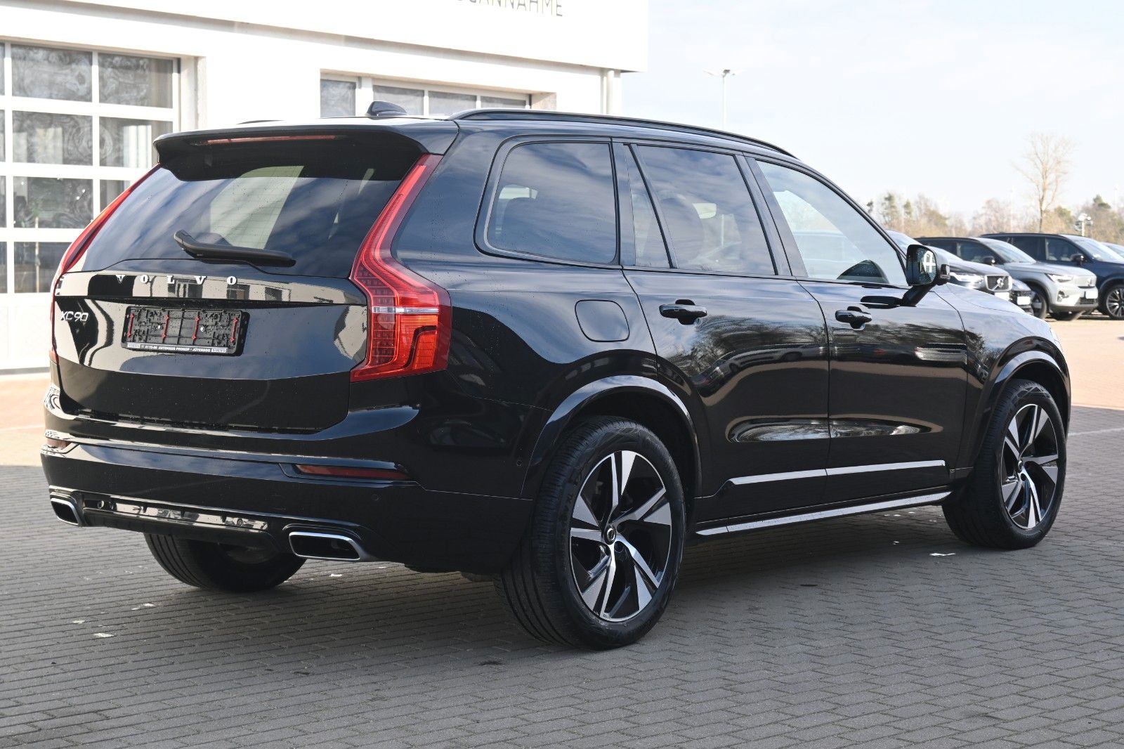 Fahrzeugabbildung Volvo XC90 R Design AWD*B&W*PANO*LUFT*AHK*360*VOLL