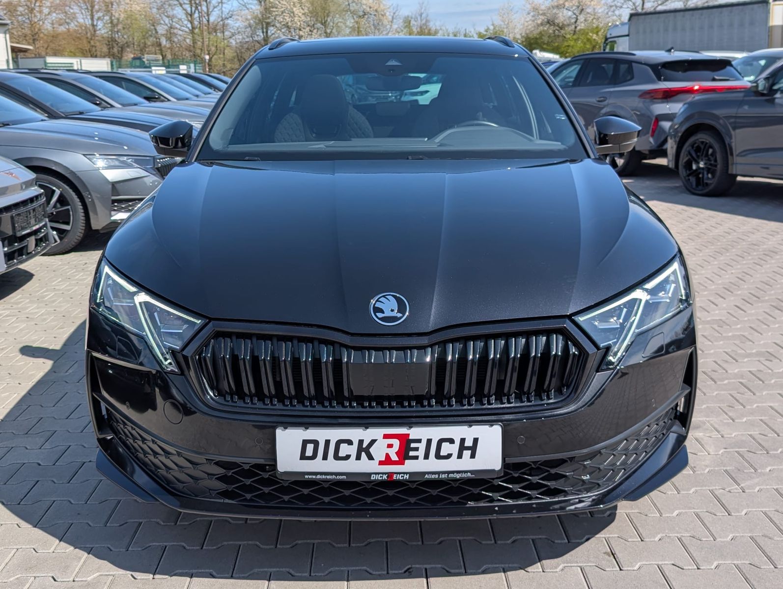 Fahrzeugabbildung SKODA Octavia 1.5 DSG Sportline PANO*MATRIX*AHK*5J.GAR