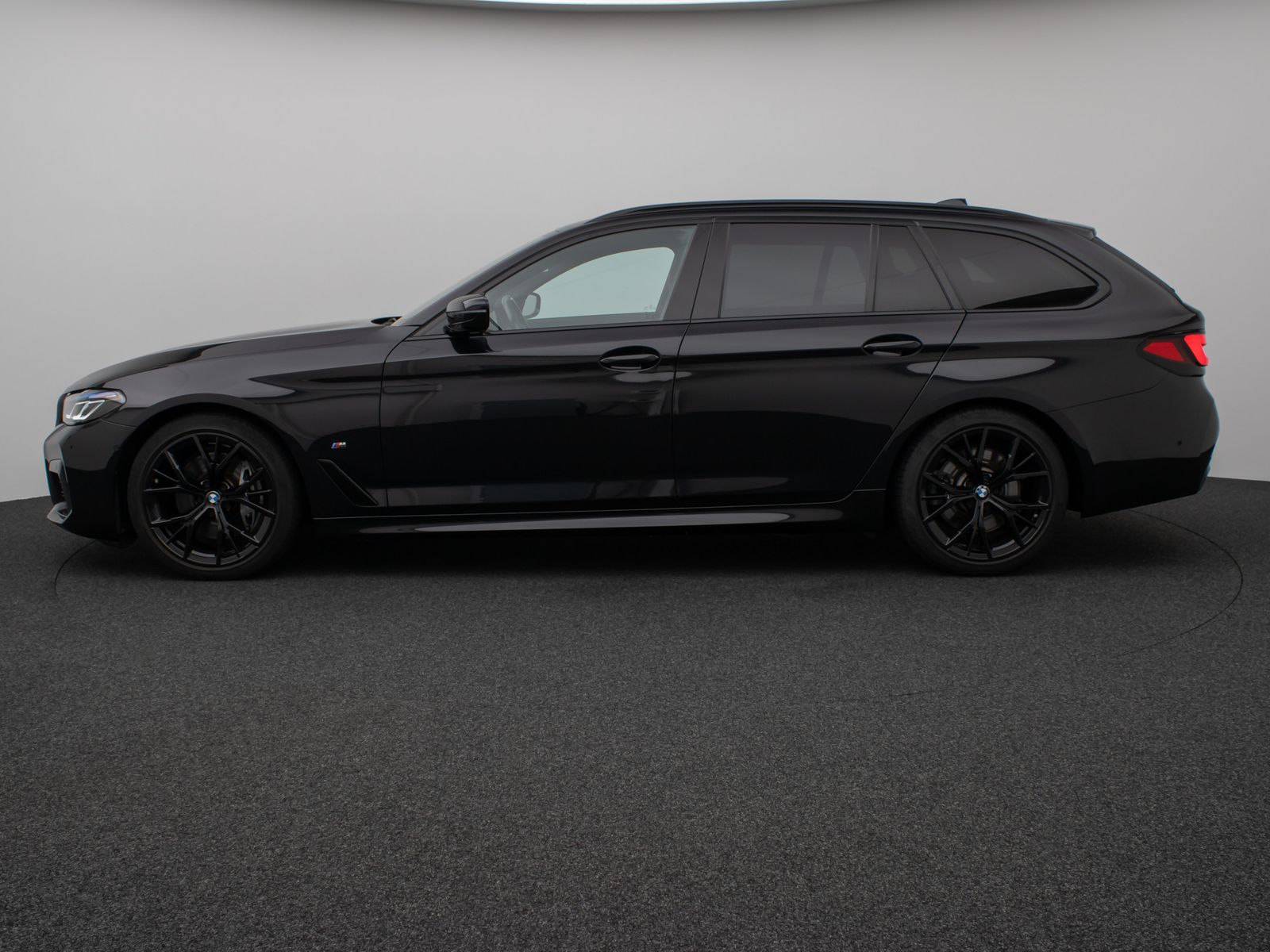 Fahrzeugabbildung BMW 530d M Sport Panorama Kamera Laser HUD DAB HiFi