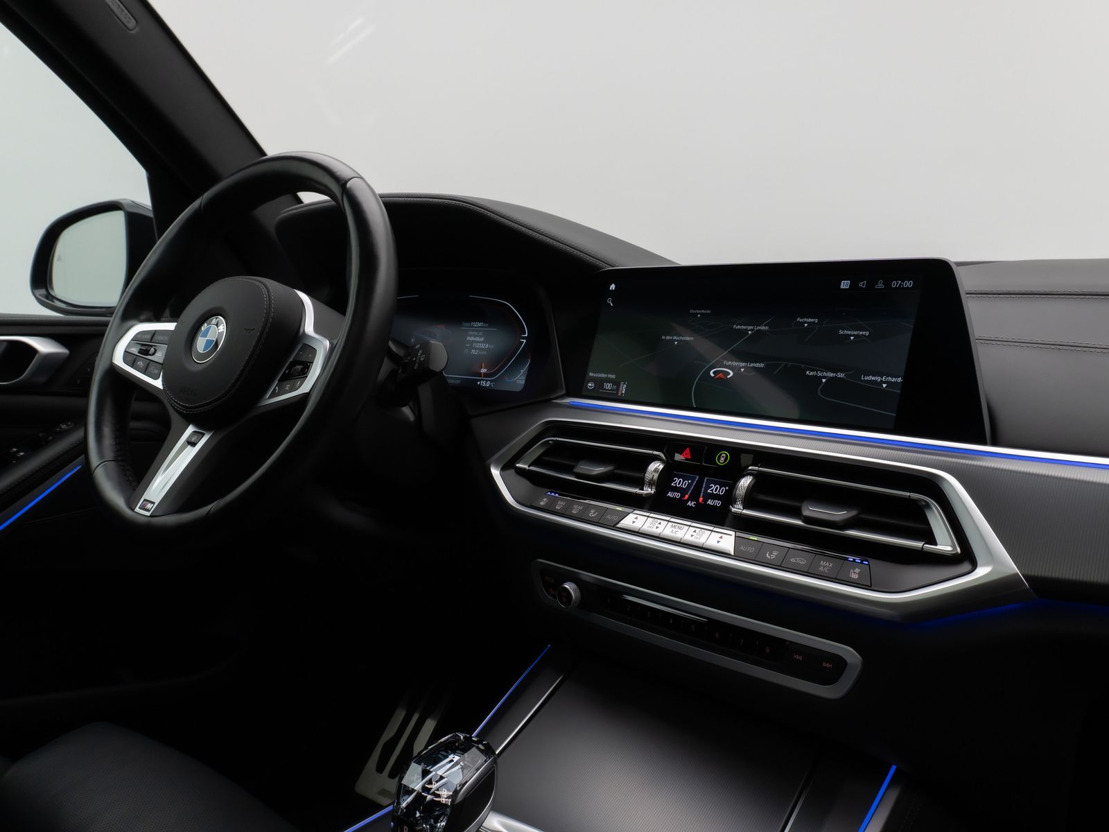 Fahrzeugabbildung BMW X5 xD40d M Sport Panorama Kamera HUD DAB Massage