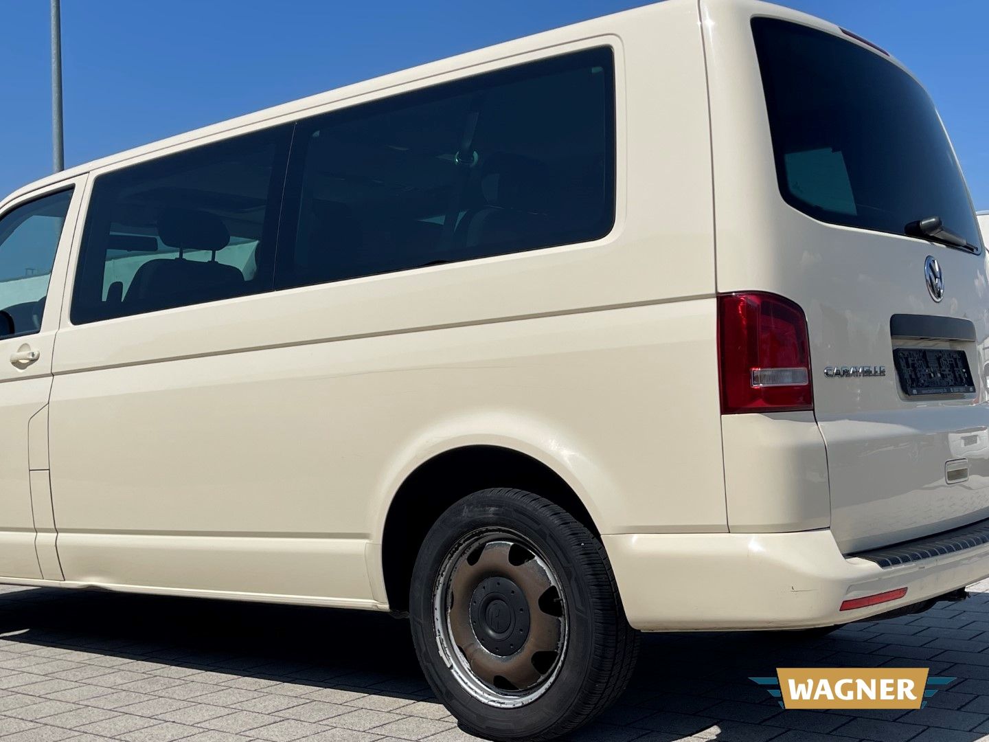 Fahrzeugabbildung Volkswagen T5 Caravelle Comfortline lang 2.0 BiTDI 9-Sitzer