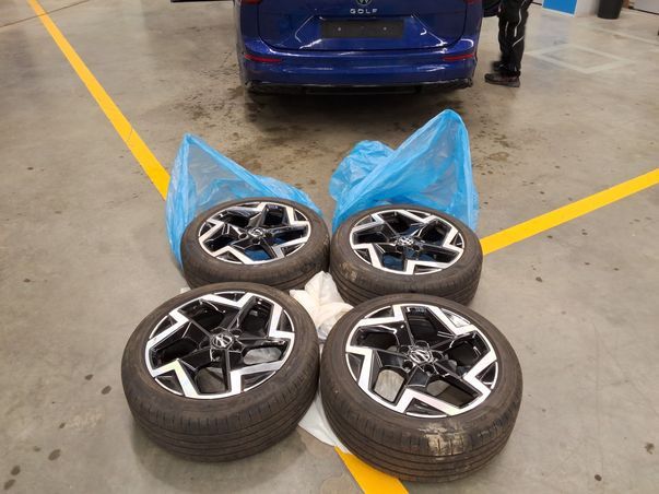 Fahrzeugabbildung Volkswagen Golf VIII Variant TDI R-Line DSG LED Navi AID AC