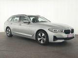 BMW 520i Touring Navi|Pano|LED|AHK|SHZ|Tempo|Kamera - BMW 5er Reihe mit Benzin-Antrieb