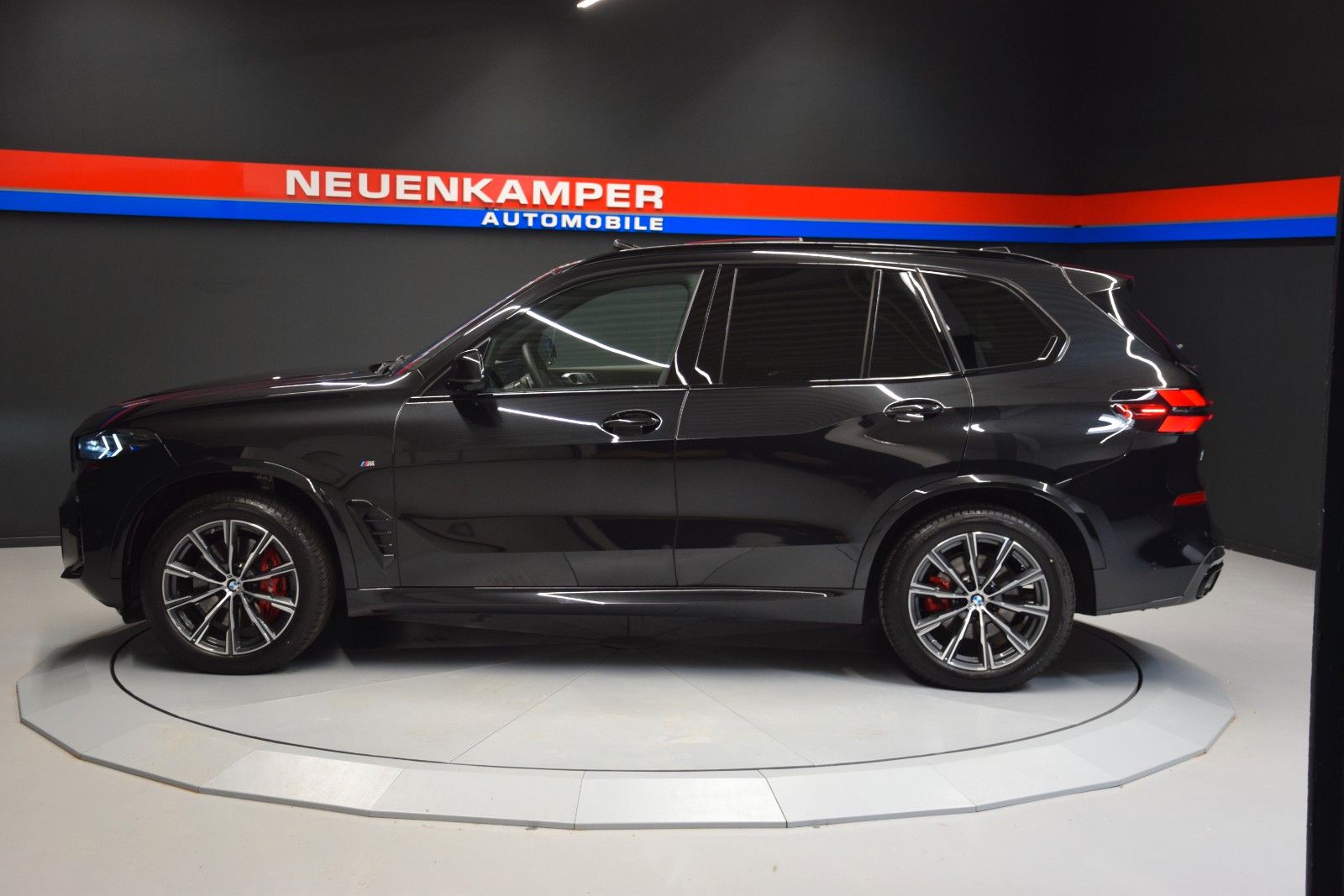 Fahrzeugabbildung BMW X5 30 d xDrive M Sport Pano Sitzbelüft. AHK HuD