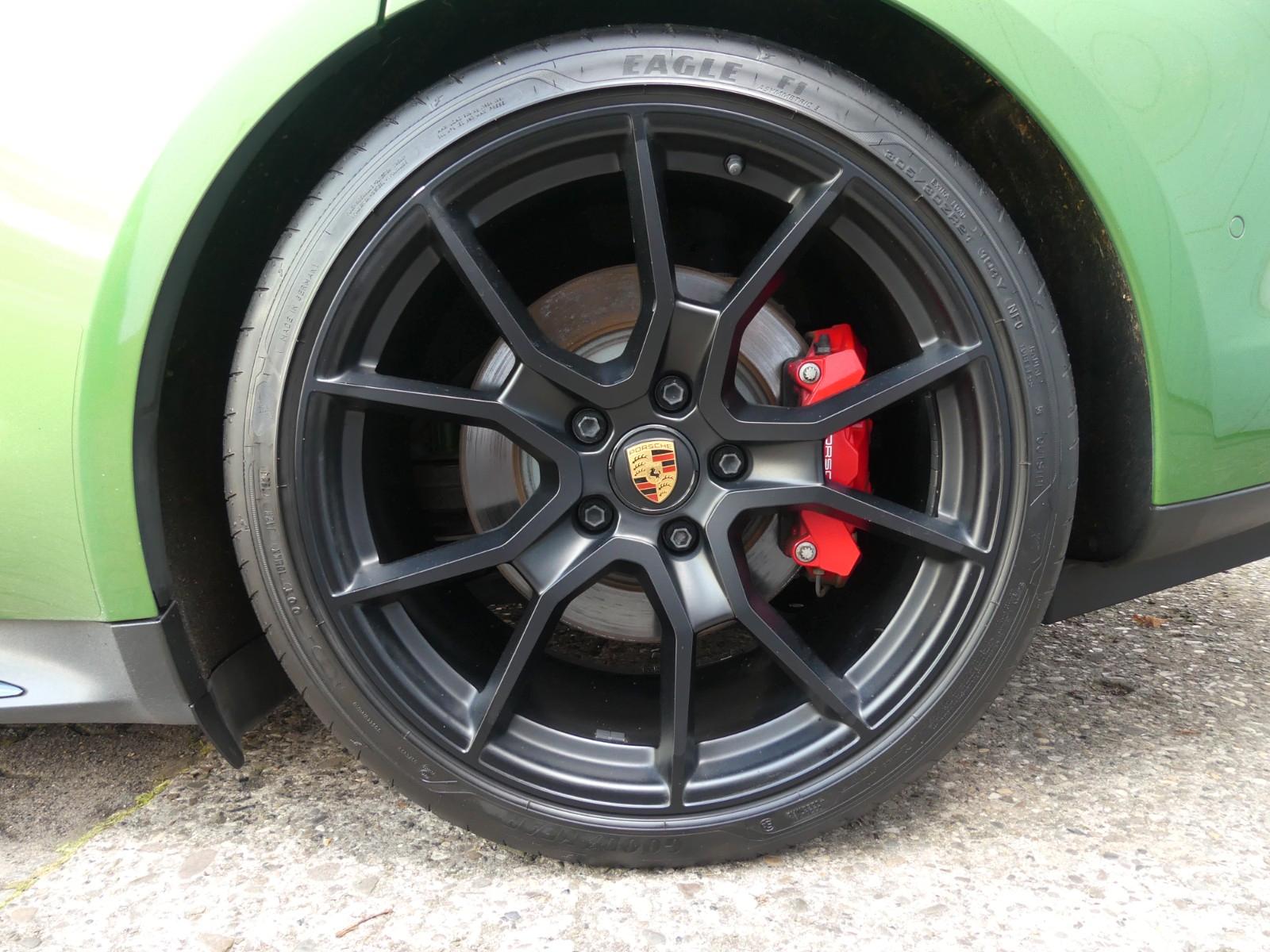 PORSCHE TAYCAN SPORT TURISMO GTS 598ch - 4X4 - TOIT PANORAMIQUE - SONORISATION BOSE - JANTES 21 POUCES - SIÈGES CHAUFFANTS