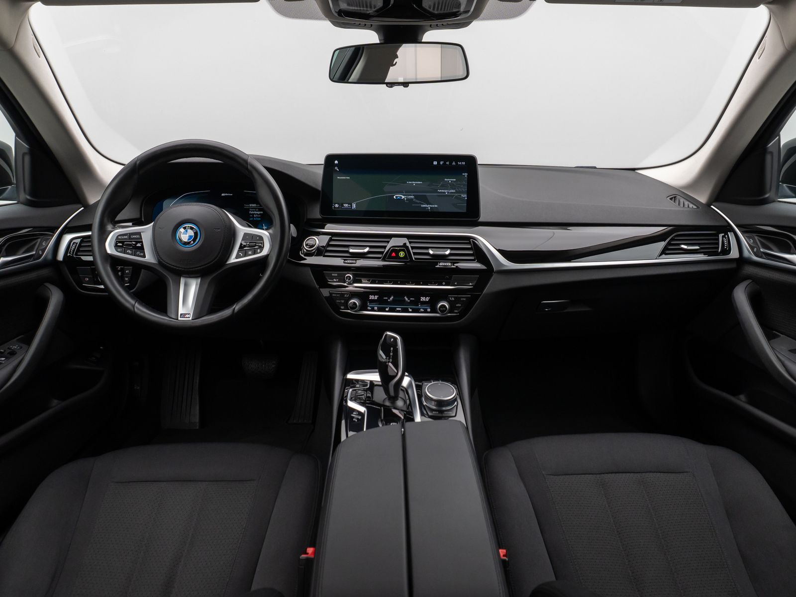 Fahrzeugabbildung BMW 530e Kamera DAB CockPitPro Stop&Go Alarm LED