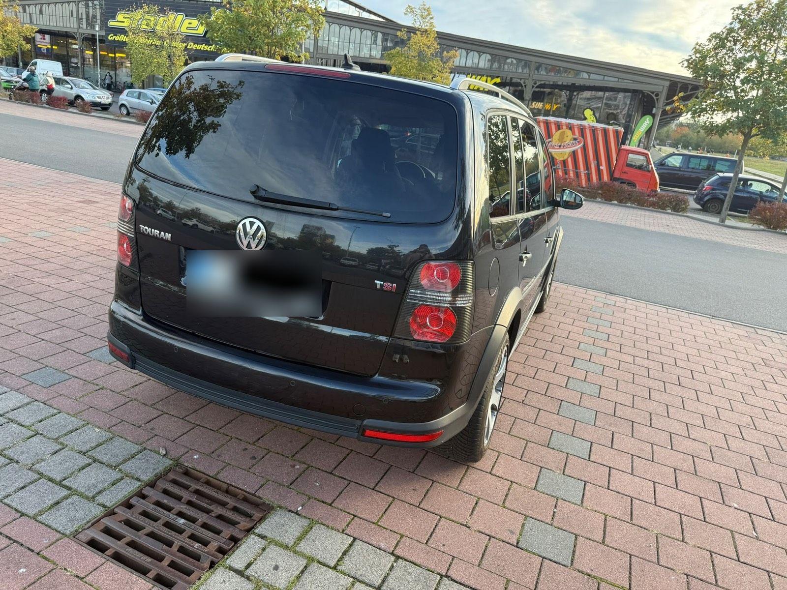 Volkswagen Touran 2010 — engine