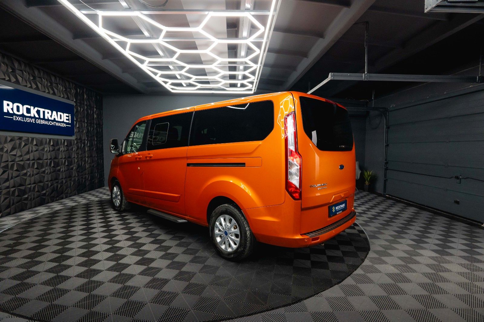 Fahrzeugabbildung Ford Tourneo Custom Kombi 320 L2 Trend Lang 9 Sitze
