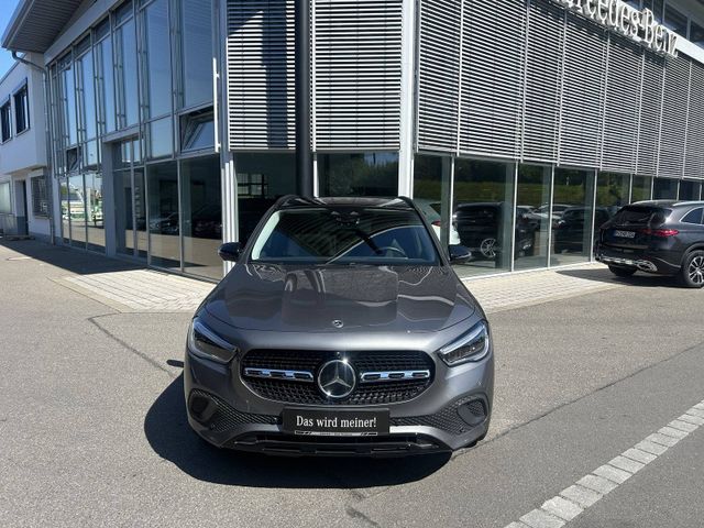 Mercedes-Benz GLA 220
