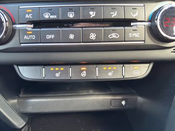 Kia ProCeed 1.6T DCT7 GT Navi Memory Kamera Glasdach