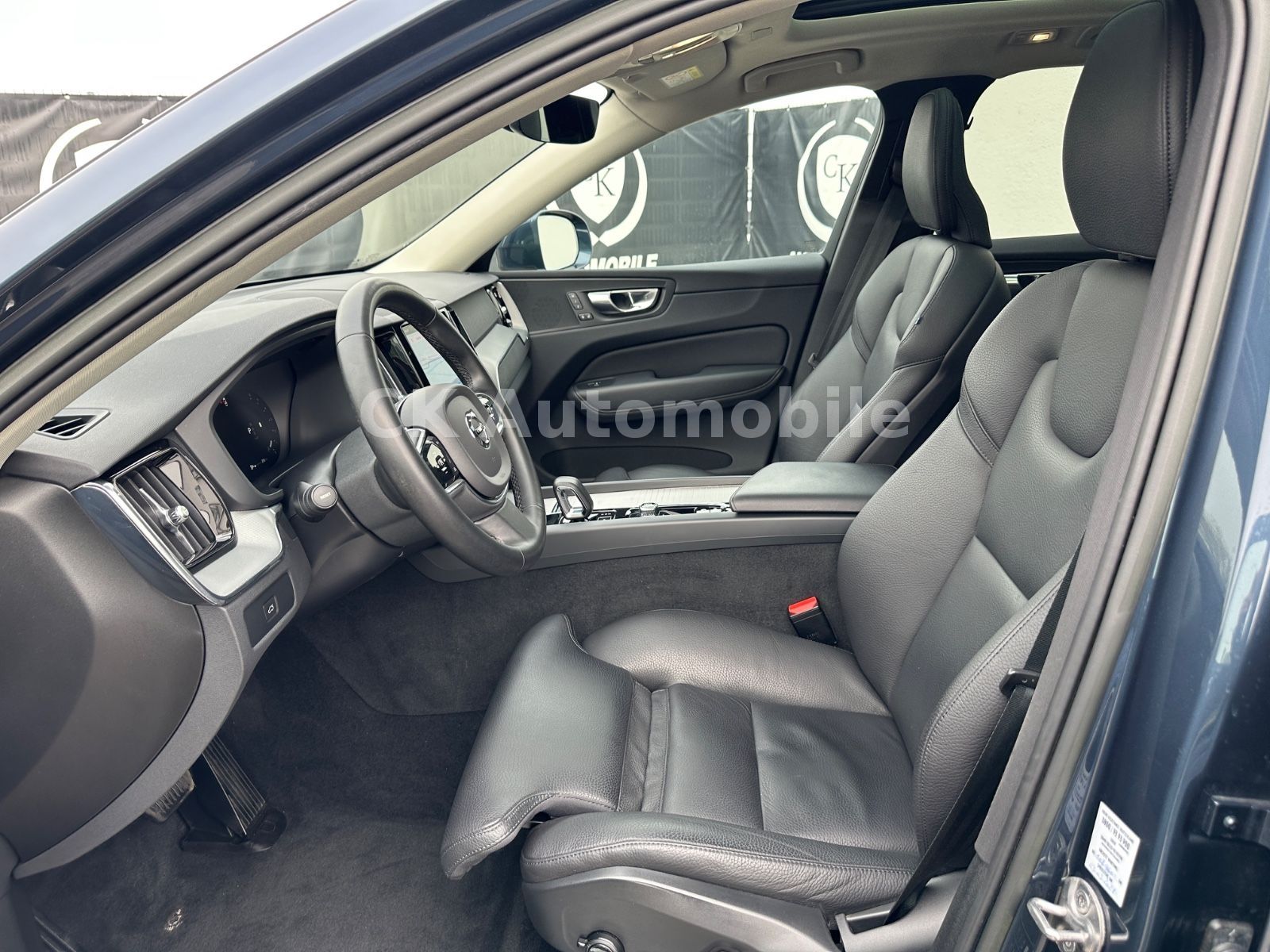 Fahrzeugabbildung Volvo XC60 B4 Plus Bright AWD/Navi/Leder/Pano/LED/Kam.