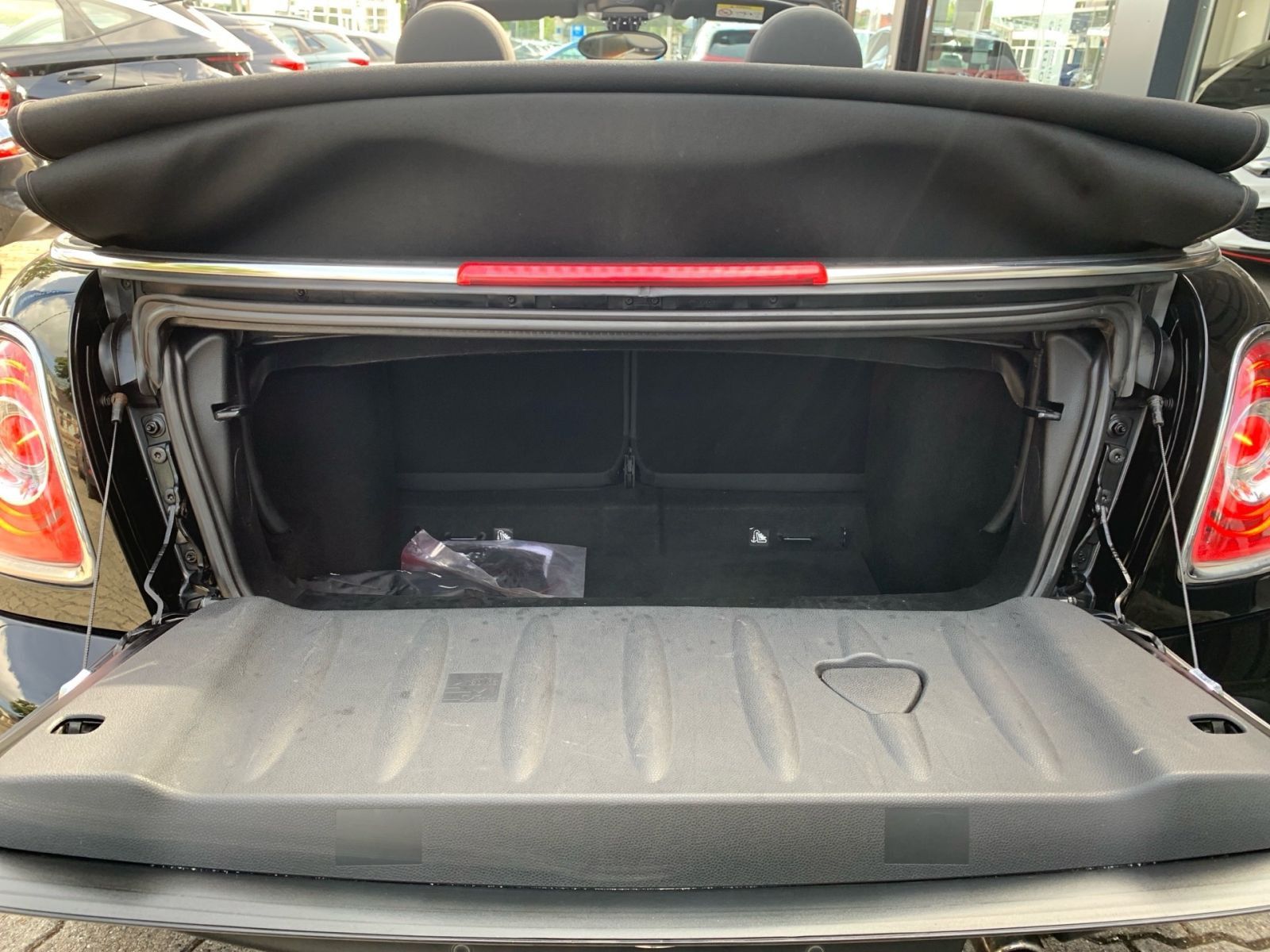 Fahrzeugabbildung MINI ONE Mini Cabrio One 1.6 PDC SHZ