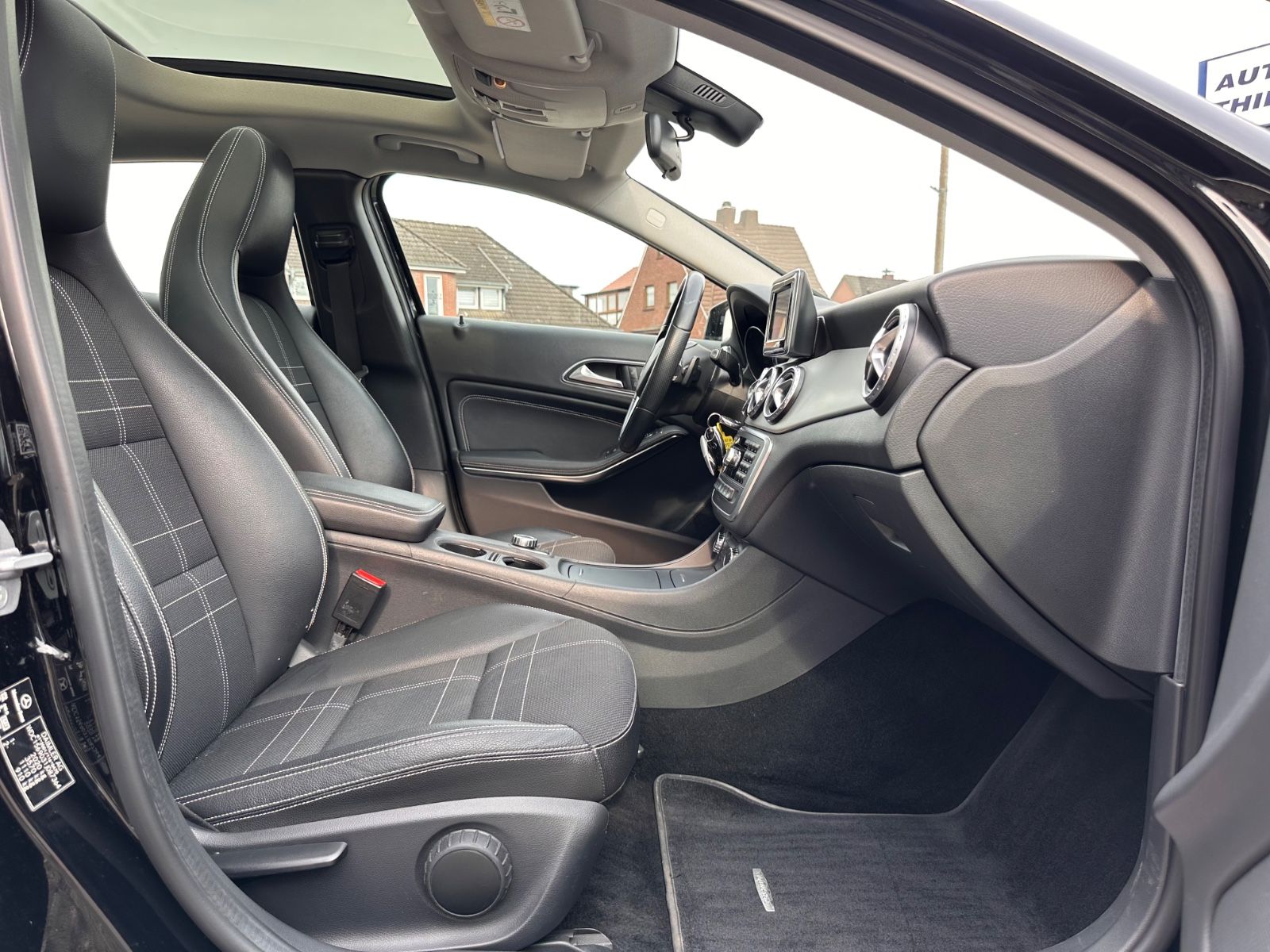 Fahrzeugabbildung Mercedes-Benz GLA 220 CDI Urban DCT AHK/Pano/SHZG/STANDHZG/GRA