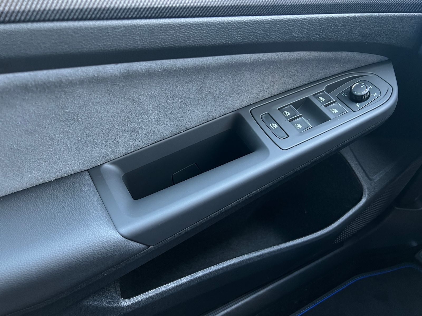 Fahrzeugabbildung Volkswagen Golf VIII R 2.0 TSI DSG 4MOTION *R-Performance,