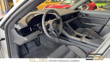 صورة 10 لـ 2020 Porsche TAYCAN